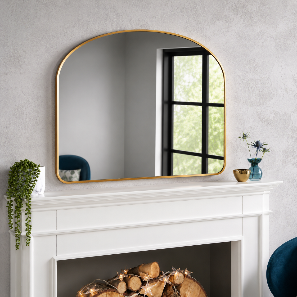 Le miroir dessus cheminée qui sublime votre salon