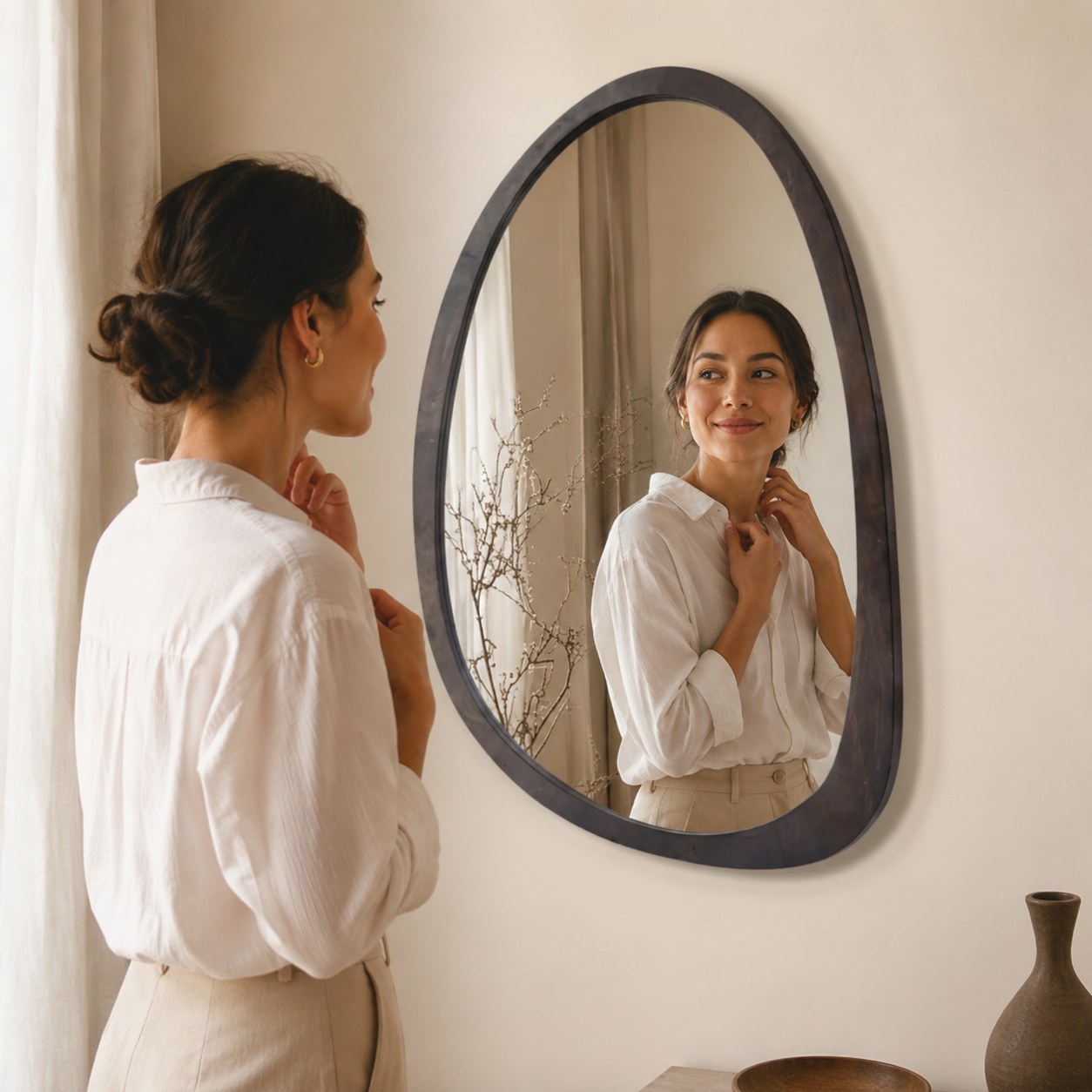 Miroir Mural Organique Bois Noyer Cadre Asymétrique Se Regarder